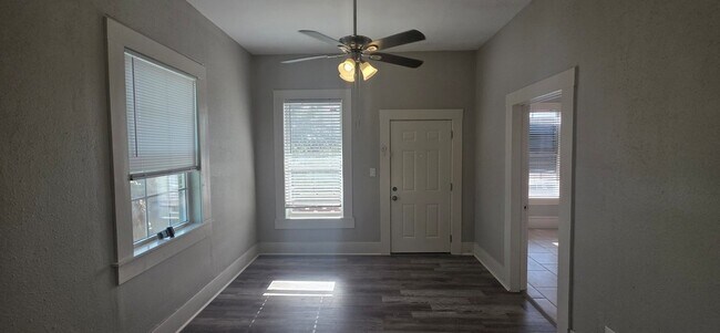 Photo - 712 40th St