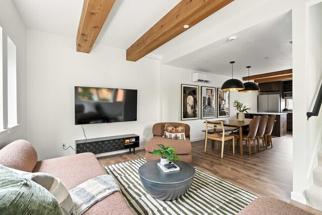 Building Photo - 925 NE 23rd Ave Unit ID1309878P