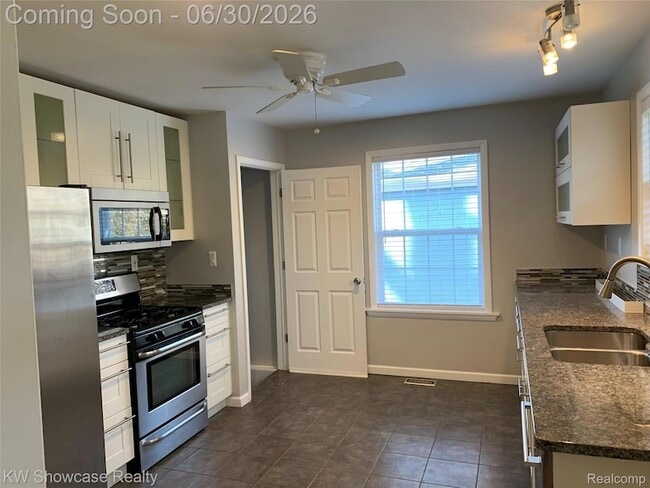 Photo - 2050 Wycliffe Ave