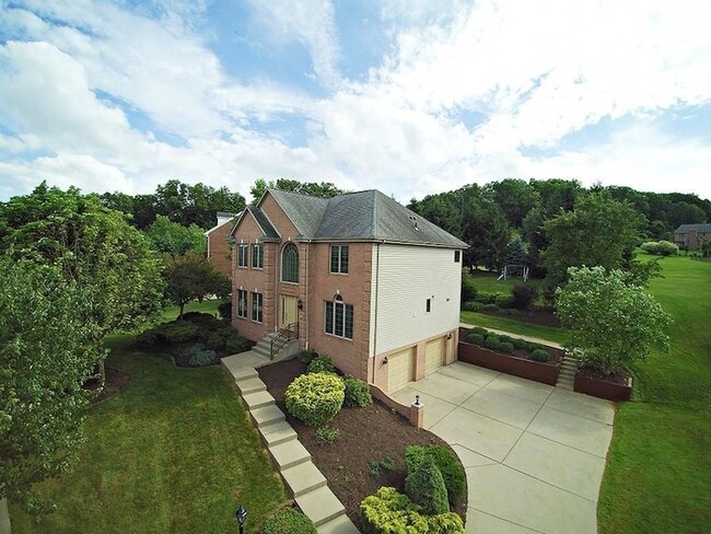 Photo - 120 Middleground Pl
