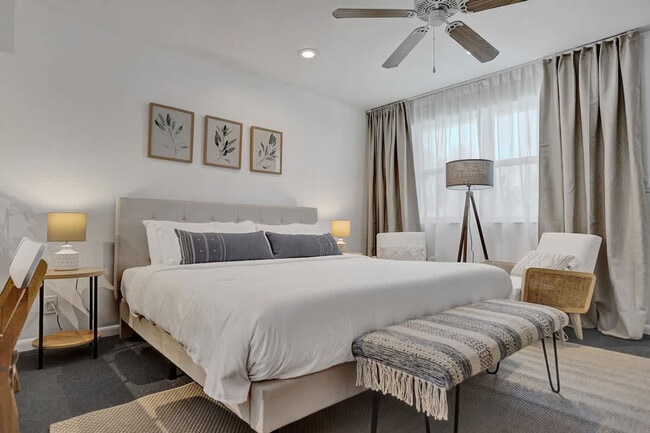 Building Photo - 810 S Surf Rd Unit ID1312664P