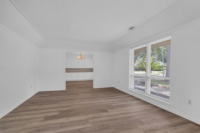 Photo - 1122 Rhine Ln