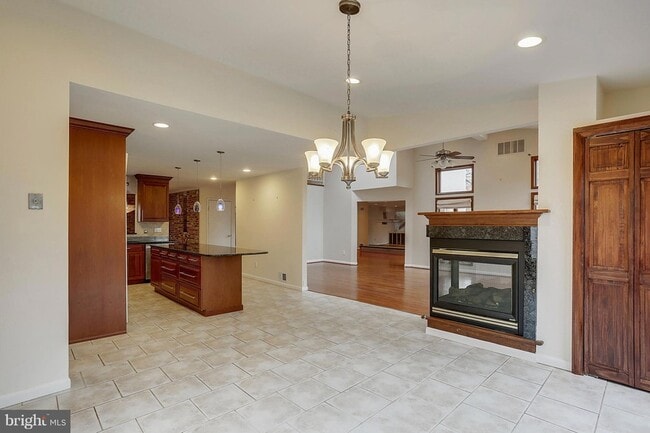 Photo - 9801 Clydesdale St