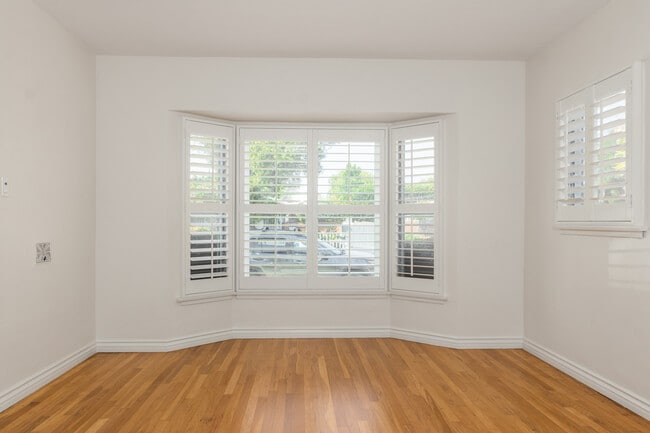 Front home living room. - 2257 28th St