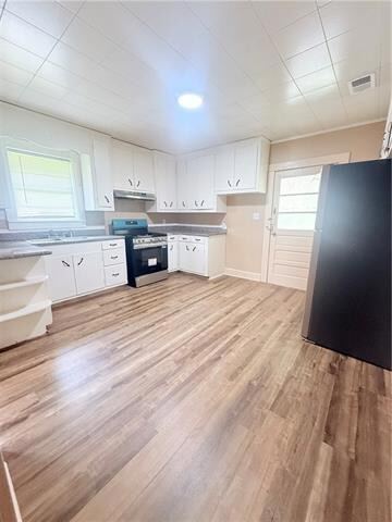 Photo - 735 Ontario Ave