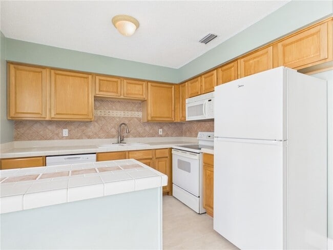 Photo - 741 Smith St