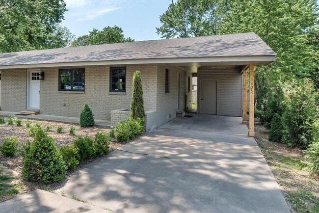 Photo - 303 NW F St Unit ID1241333P