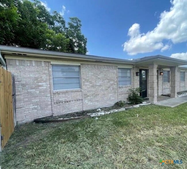 Photo - 102 Milann St