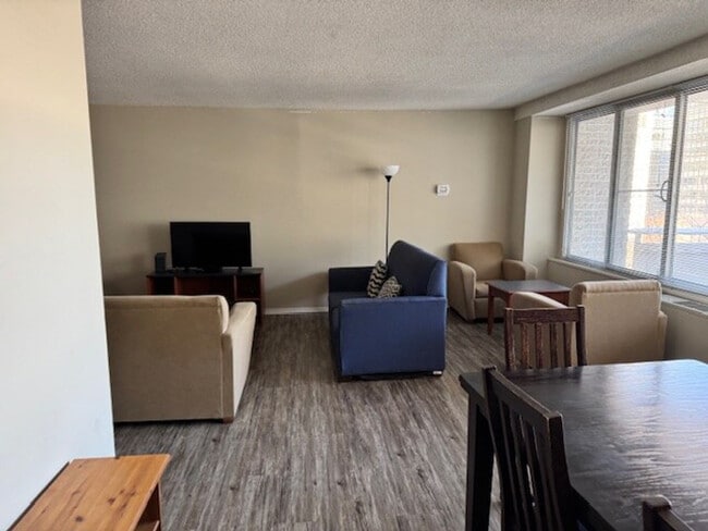 Building Photo - 2200a Crystal Dr Unit ID1330187P