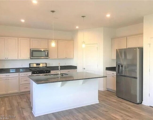 Photo - 63 Woodhull Cir