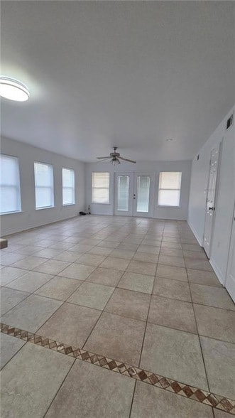 Photo - 870 Marina Dr