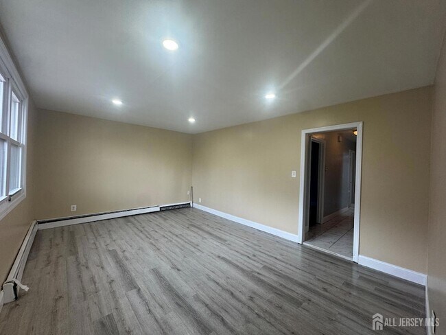 Photo - 556 Roosevelt Ave Unit 1