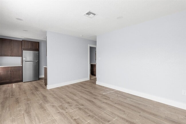 Photo - 683 NW 21 St