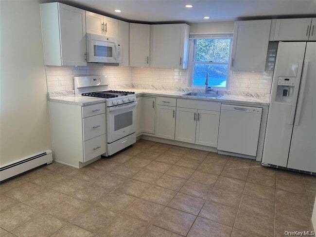 Photo - 215 E Lakewood St