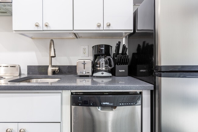 Photo - 104 Forsyth St Unit ID1013713P