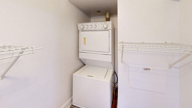 Photo - 4616 Lindell Blvd. (Carleton Apt)