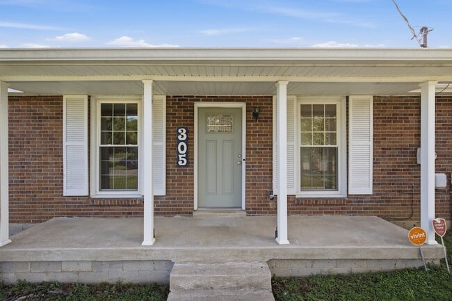 Photo - 305 Becklea Dr