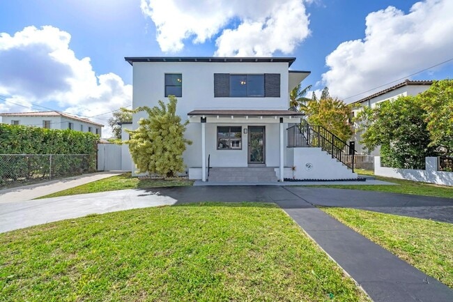 Building Photo - 130 SW 31st Ct