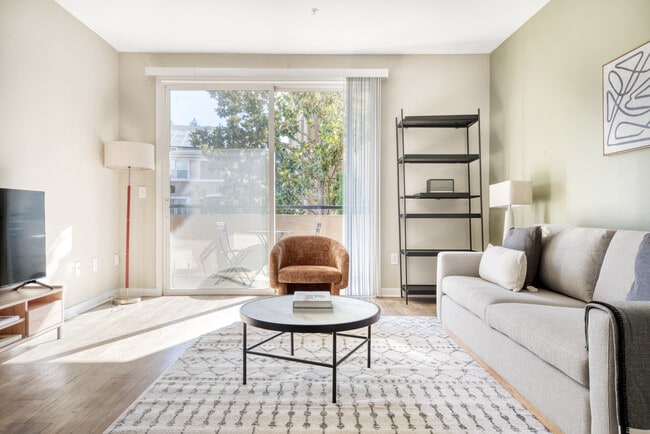 Building Photo - 121 Roble Rd Unit FL1-ID10775A