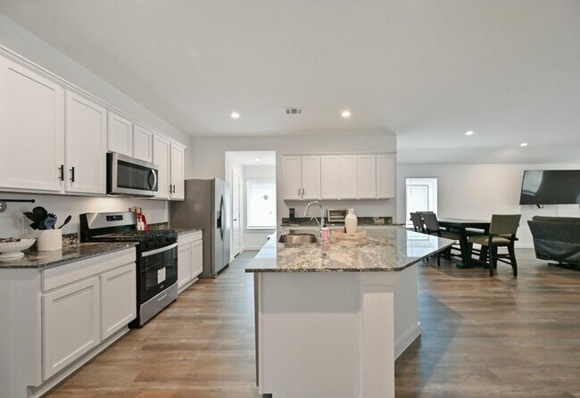 Photo - 1139 Hughes Crossing Dr