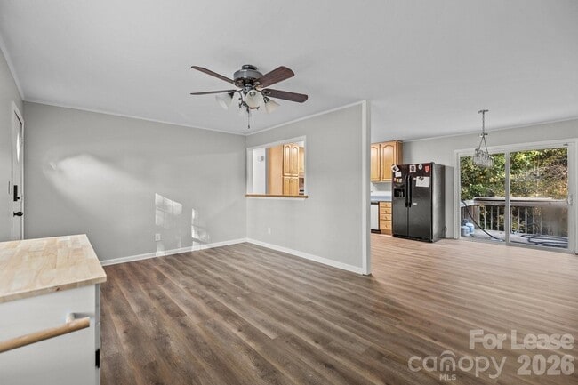 Photo - 4800 Maplecrest Dr