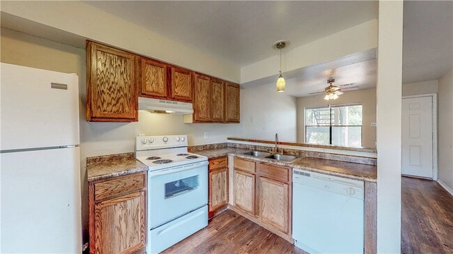 Photo - 303 Manuel Dr Unit B