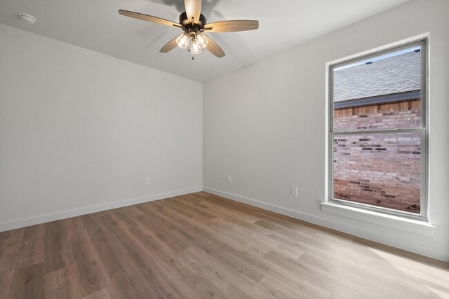 Photo - 2025 Cottonwood Ave