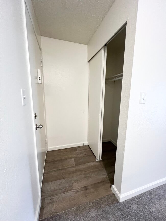 1x1 Standard- Entry/Coat Closet - Sunset Ridge Apartments