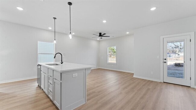 Photo - 1718 Cuppett Cir