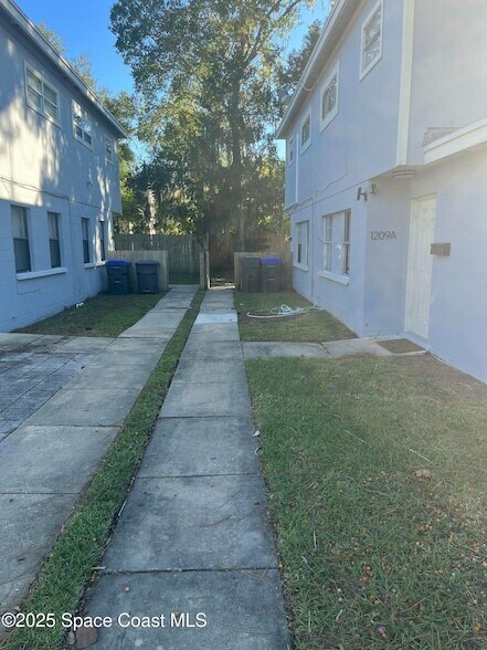 Photo - 1209 Tropic St