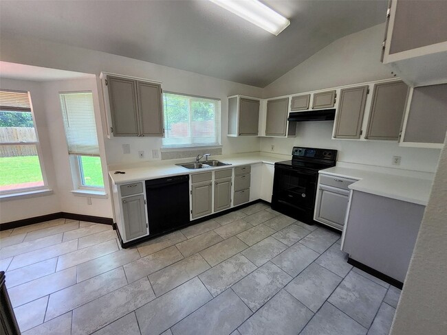 Photo - 4672 Heatherbrook Ln