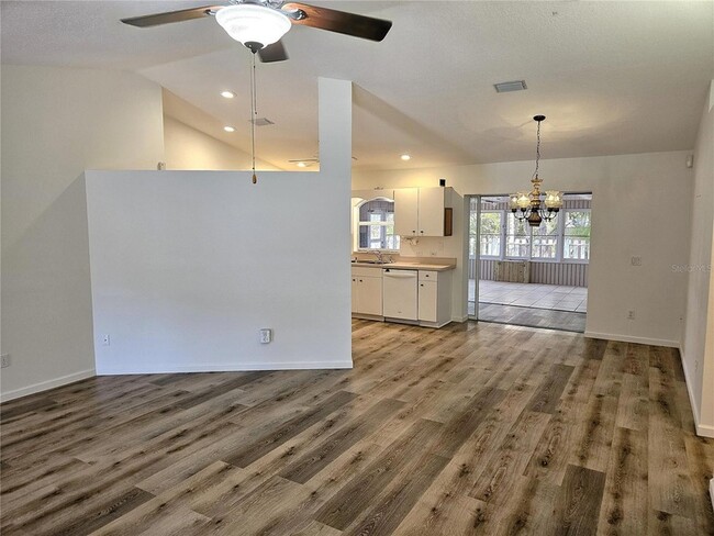 Photo - 1088 Panda Rd