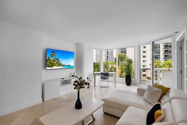 Building Photo - 1717 N Bayshore Dr Unit ID1281848P