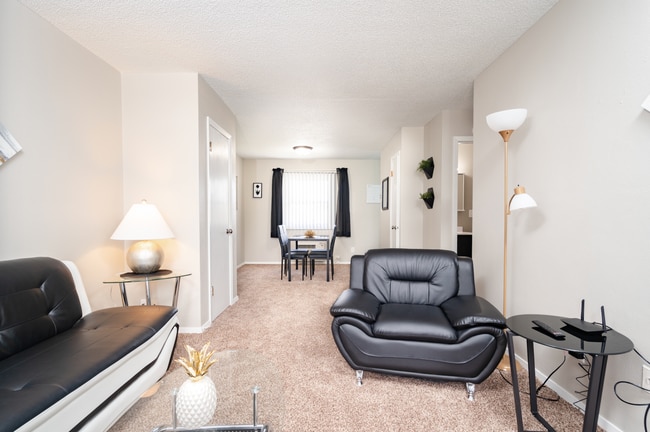 Photo - Brentwood Estates - Furnished & Unfurnished Apartments