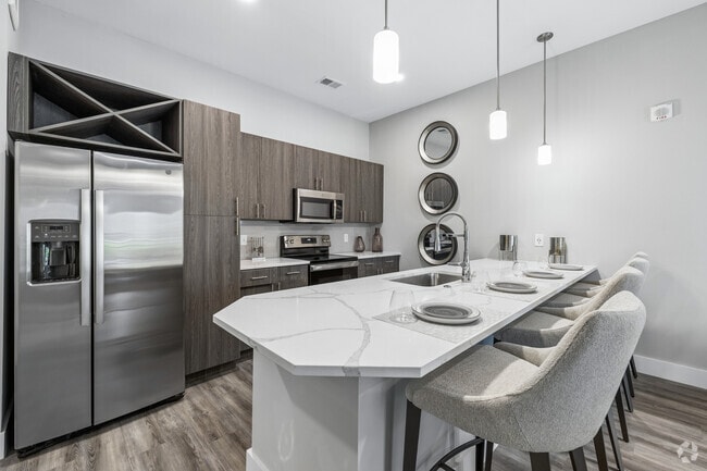 1BR, 1BA - 785SF - Kitchen - Aspire Kenwood