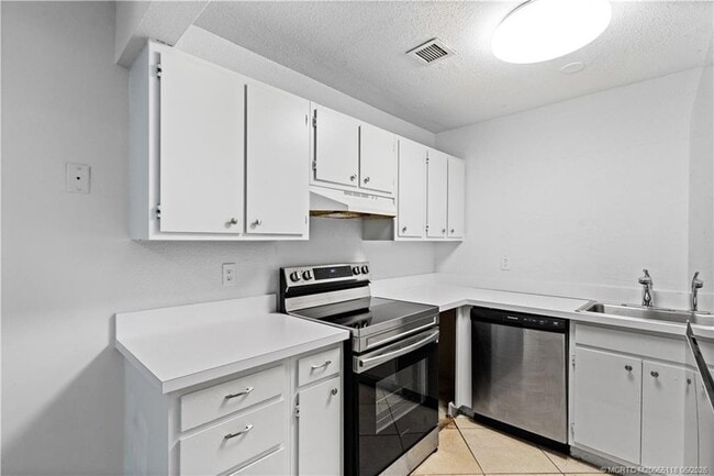 Photo - 2118 SE Edler Dr Unit B
