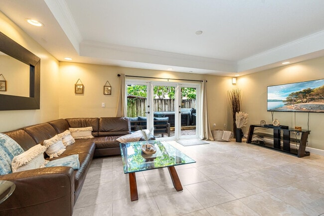 Photo - 1721 SW 23rd St Unit SI FL3-ID1475645P