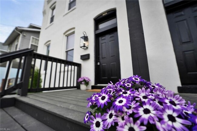 Photo - 410 W 29th St