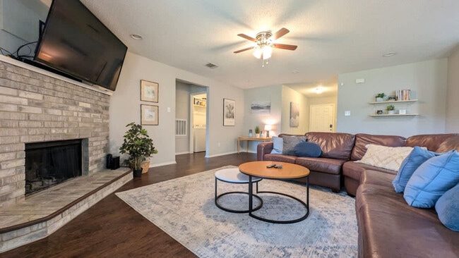 Building Photo - 2321 Teddy Roosevelt Dr Unit SI ID1589930P
