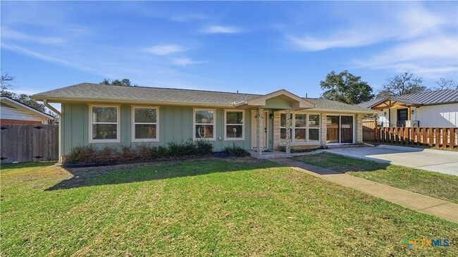 Building Photo - 1409 Highland Dr