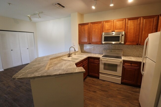 Photo - 625 Fairway Dr Unit 302