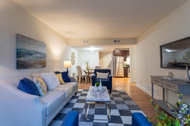 1BR, 1BA - 760 SF Model - Park Clayton