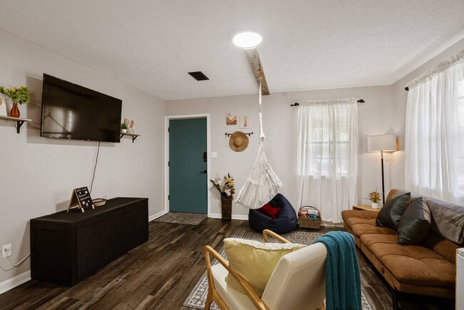 Building Photo - 2001 N 61st Ave Unit ID1354819P