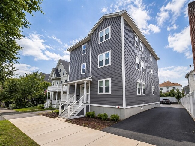 Building Photo - 128 Waverly St Unit 1