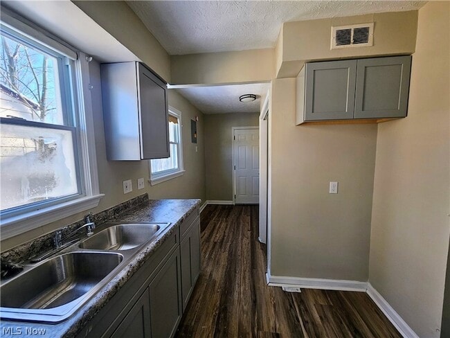 Photo - 2450 Greenvale Rd