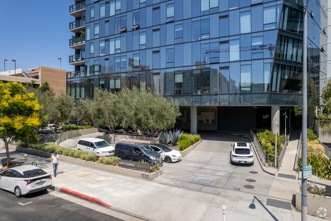 1550 N El Centro Ave - Sky Hollywood