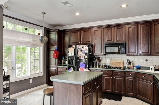 Photo - 4908 Waple Ln