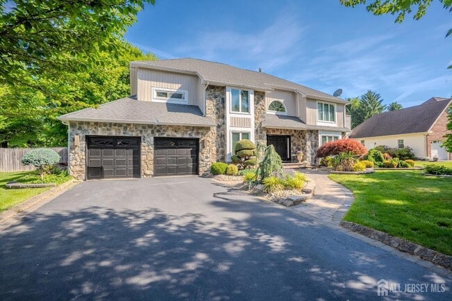 Photo - 61 Amherst Way