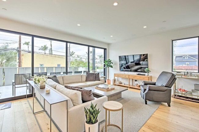 Building Photo - 1010 5th St Unit SI ID1307630P