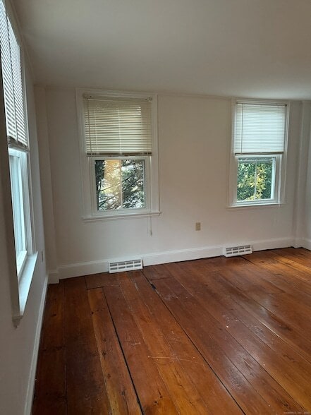 Photo - 259 Old Whitfield St